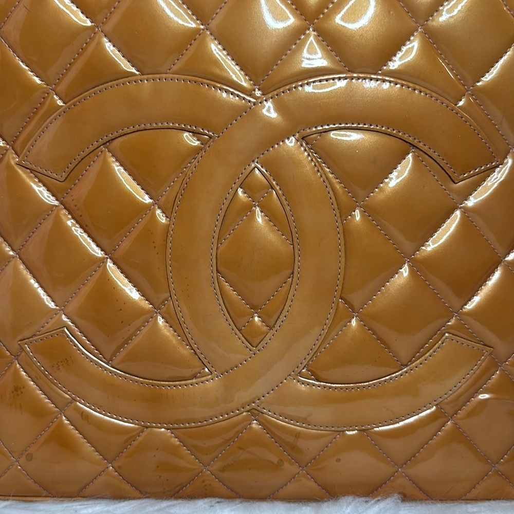 💯Authentic Chanel Medallion PM Size🍀 - Picture 14 of 17